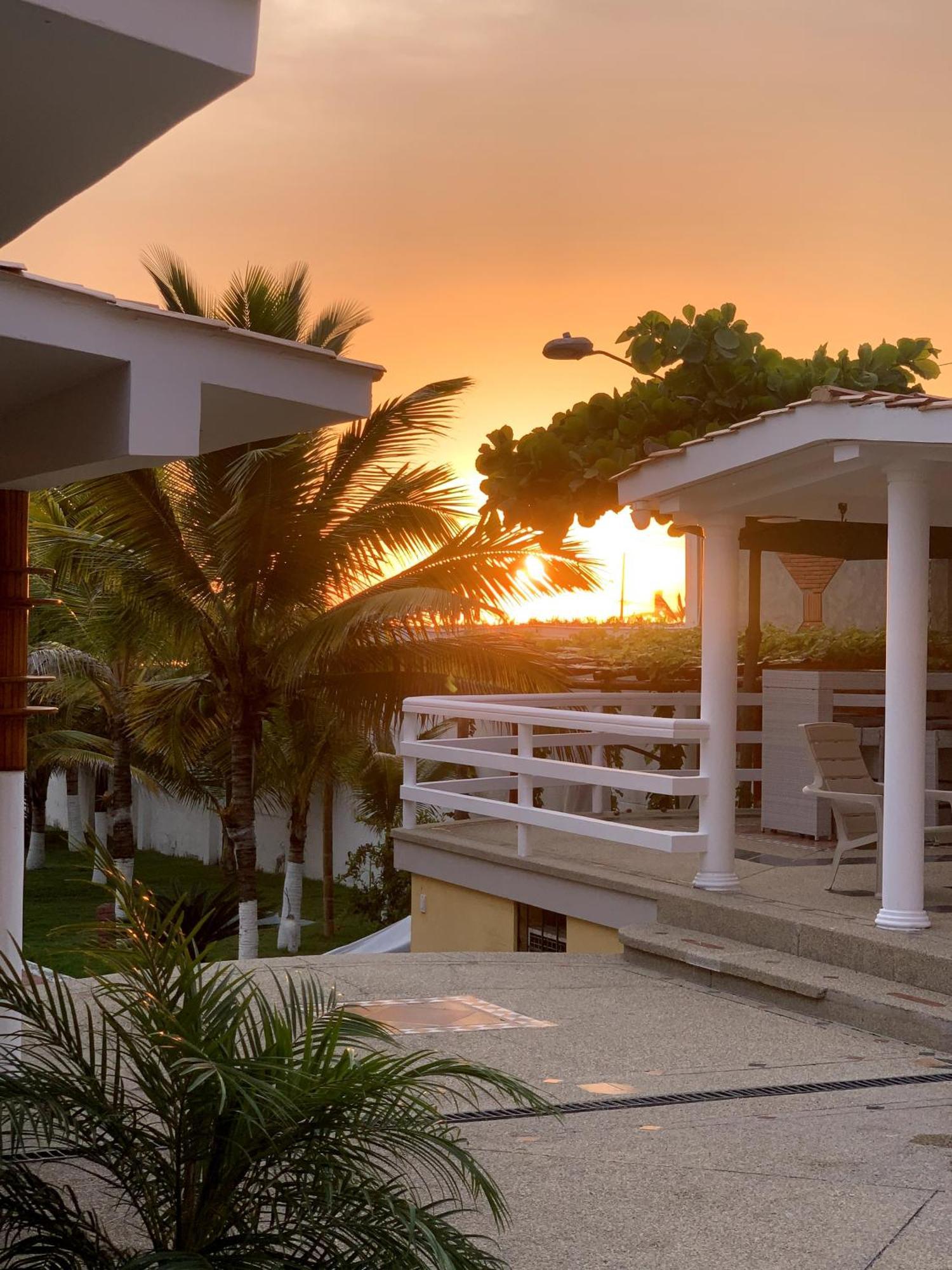 Hotel La Mar Playas Bagian luar foto